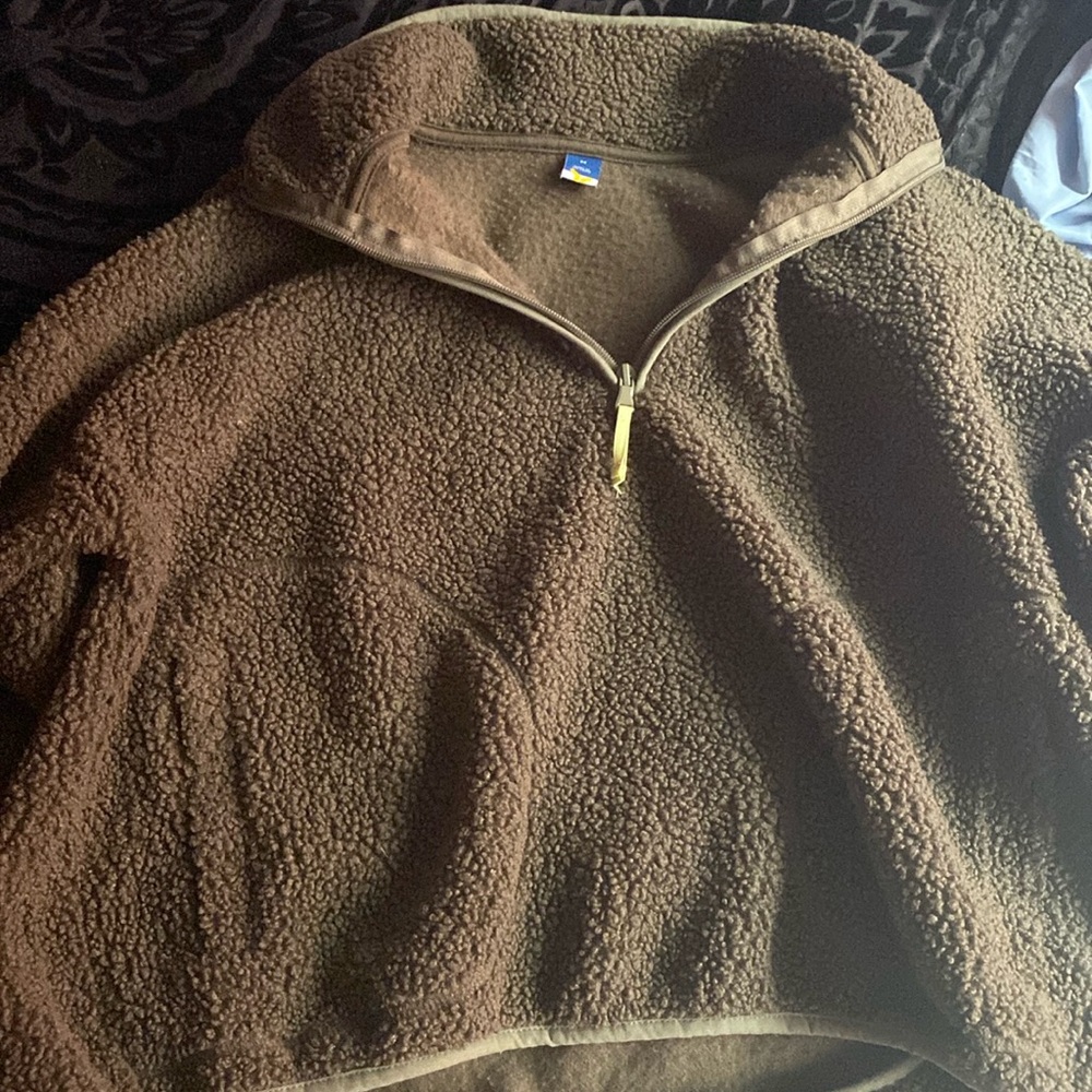 It have fur inside and outside only wore twice very comfortable keeps you warm